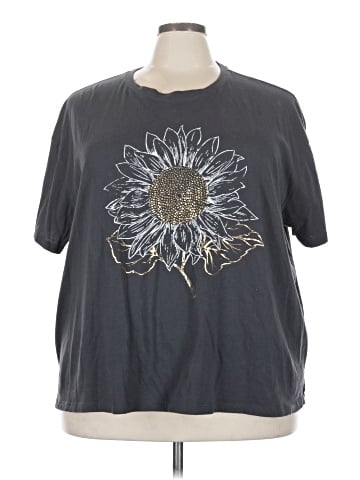 Maurices Short Sleeve T-Shirt (view 1)