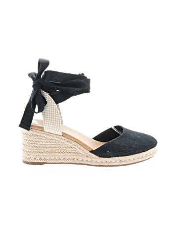Kelly & Katie Wedges (view 1)