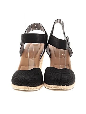 Kelly & Katie Wedges (view 2)