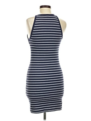 Old Navy Casual Dress (view 2)