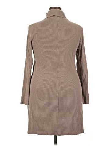 Old Navy Casual Dress (view 2)