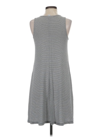 Old Navy Casual Dress (view 2)