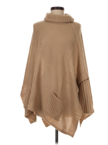 Noir Poncho (view 1)