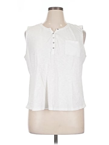 Liz Claiborne Sleeveless Button-Down Shirt (view 1)