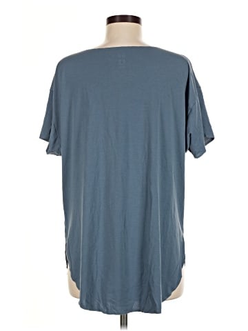 Uniqlo Short Sleeve T-Shirt (view 2)