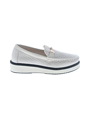 Unbranded Flats (view 1)