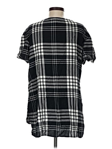 Liz Lange Maternity for Target Short Sleeve Blouse (view 2)