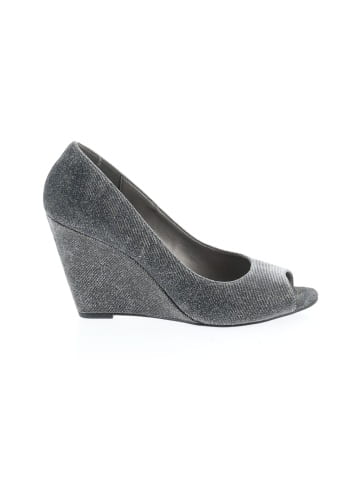 Kelly & Katie Wedges (view 1)