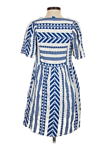 Old Navy Casual Dress (view 2)