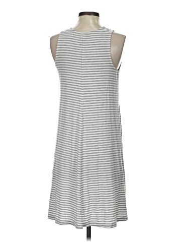 Old Navy Casual Dress (view 2)