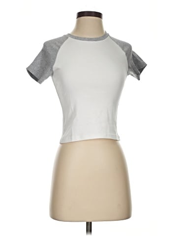 Uniqlo Short Sleeve T-Shirt (view 1)