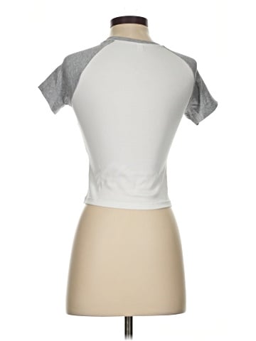 Uniqlo Short Sleeve T-Shirt (view 2)