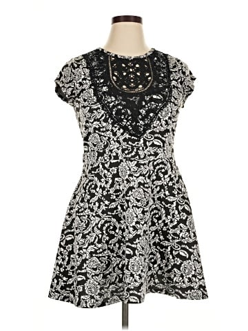 Xhilaration Cocktail Dress (view 1)