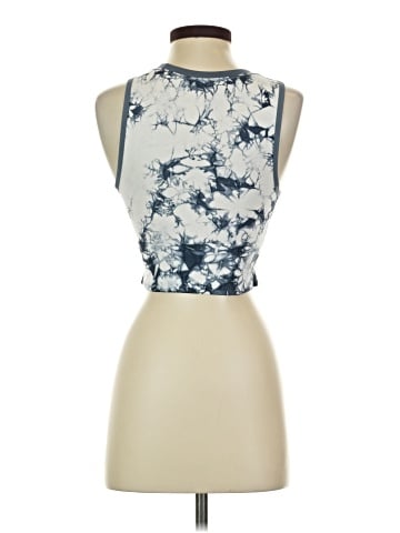 colsie Tank Top (view 2)