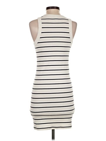 Old Navy Casual Dress (view 2)