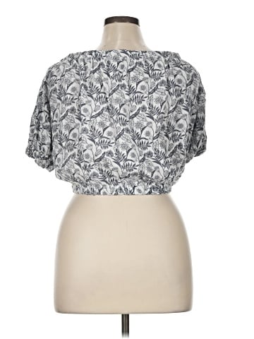 Cupcakes & Cashmere Short Sleeve Blouse (view 2)