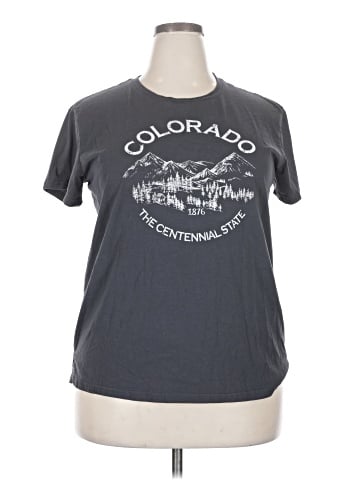 Maurices Short Sleeve T-Shirt (view 1)