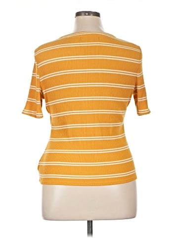 No Boundaries Short Sleeve Top (view 2)