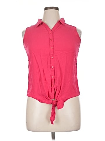 And Sleeveless Button-Down Shirt (view 1)