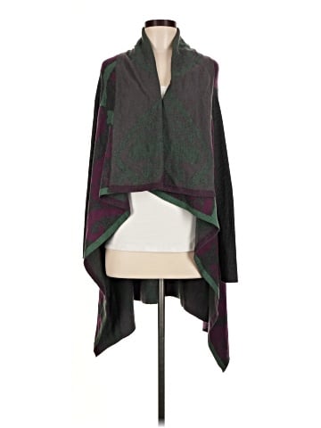Alberto Makali Poncho (view 1)
