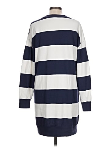 Old Navy Pullover Sweater (view 2)