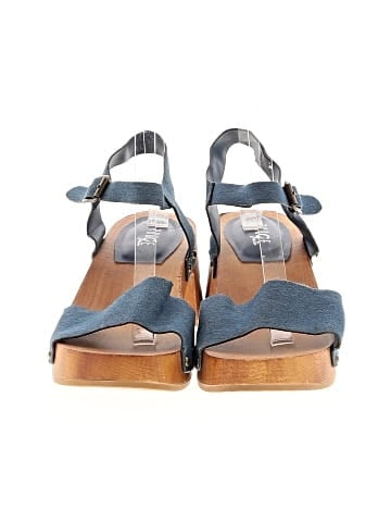 Rouge Sandals (view 2)