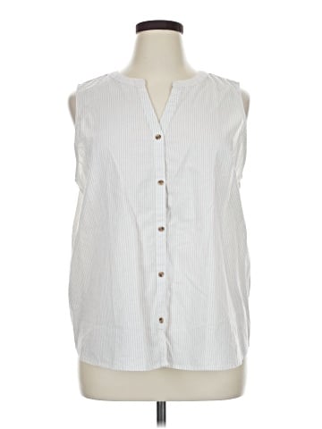 Croft & Barrow Sleeveless Button-Down Shirt (view 1)