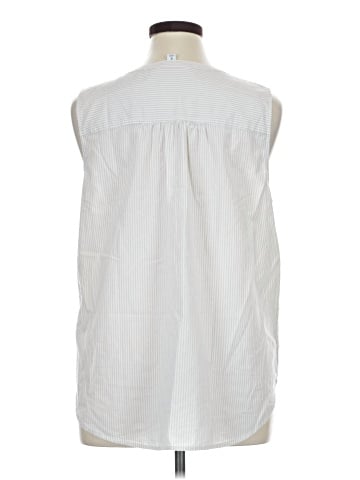Croft & Barrow Sleeveless Button-Down Shirt (view 2)