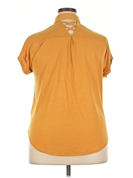 No Boundaries Short Sleeve Blouse (view 2)
