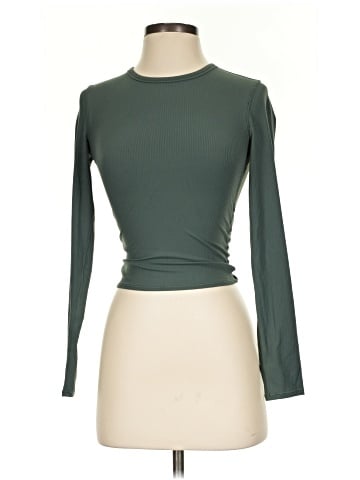 Lululemon Athletica Long Sleeve T-Shirt (view 1)