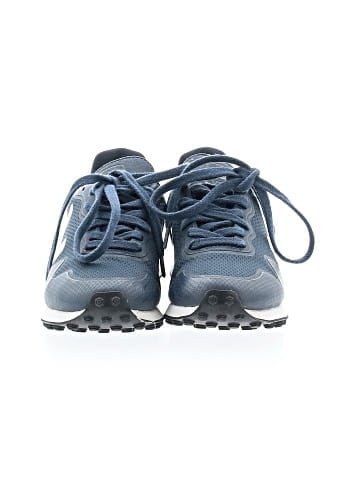 VEJA Sneakers (view 2)