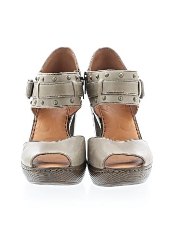 Born Heels (view 2)