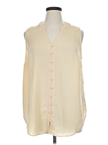 Torrid Sleeveless Button-Down Shirt (view 1)
