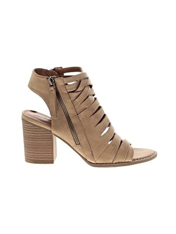 Universal Thread Sandals (view 1)