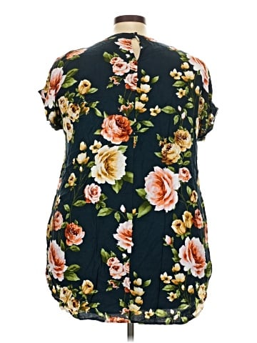 Andree by UNIT Short Sleeve T-Shirt (view 2)