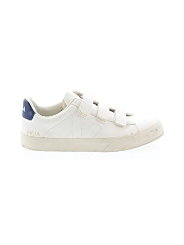 VEJA Sneakers (view 1)