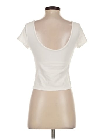 Uniqlo Short Sleeve T-Shirt (view 2)