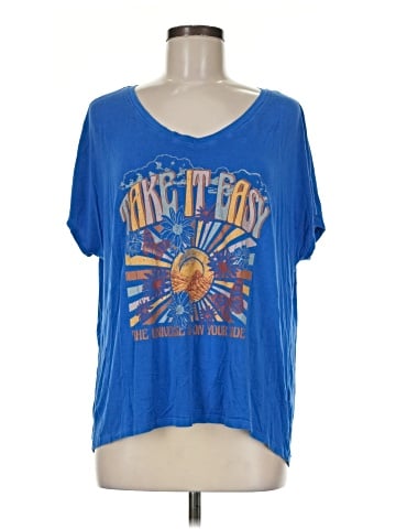 Maurices Short Sleeve T-Shirt (view 1)