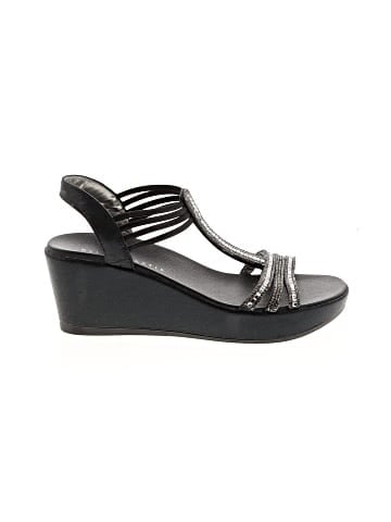 Kelly & Katie Wedges (view 1)