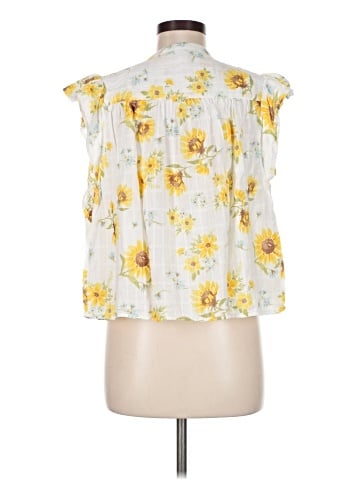 Old Navy Sleeveless Button-Down Shirt (view 2)