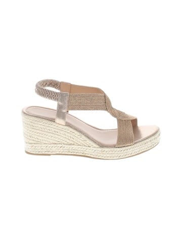 Unbranded Wedges (view 1)