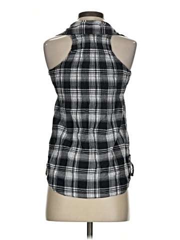 rue21 Sleeveless Button-Down Shirt (view 2)