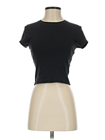 Uniqlo Short Sleeve T-Shirt (view 1)