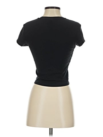 Uniqlo Short Sleeve T-Shirt (view 2)