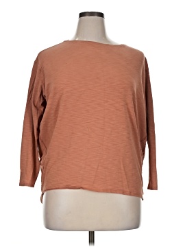 Lululemon Athletica 3/4 Sleeve T-Shirt (view 1)