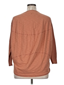 Lululemon Athletica 3/4 Sleeve T-Shirt (view 2)