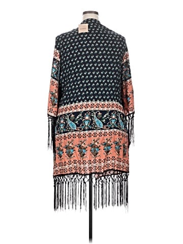 BLOOMCHIC Poncho (view 2)