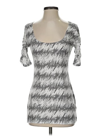 Maurices 3/4 Sleeve T-Shirt (view 1)