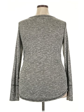 Liz Lange Maternity 3/4 Sleeve T-Shirt (view 2)