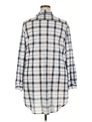 White Mark 3/4 Sleeve Button-Down Shirt (view 2)